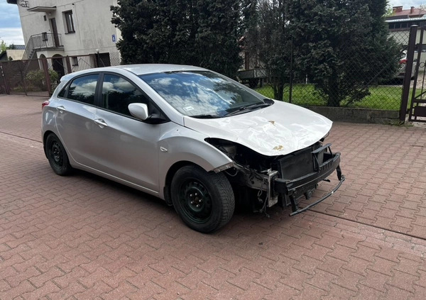 Hyundai I30 cena 7500 przebieg: 341000, rok produkcji 2012 z Oświęcim małe 46